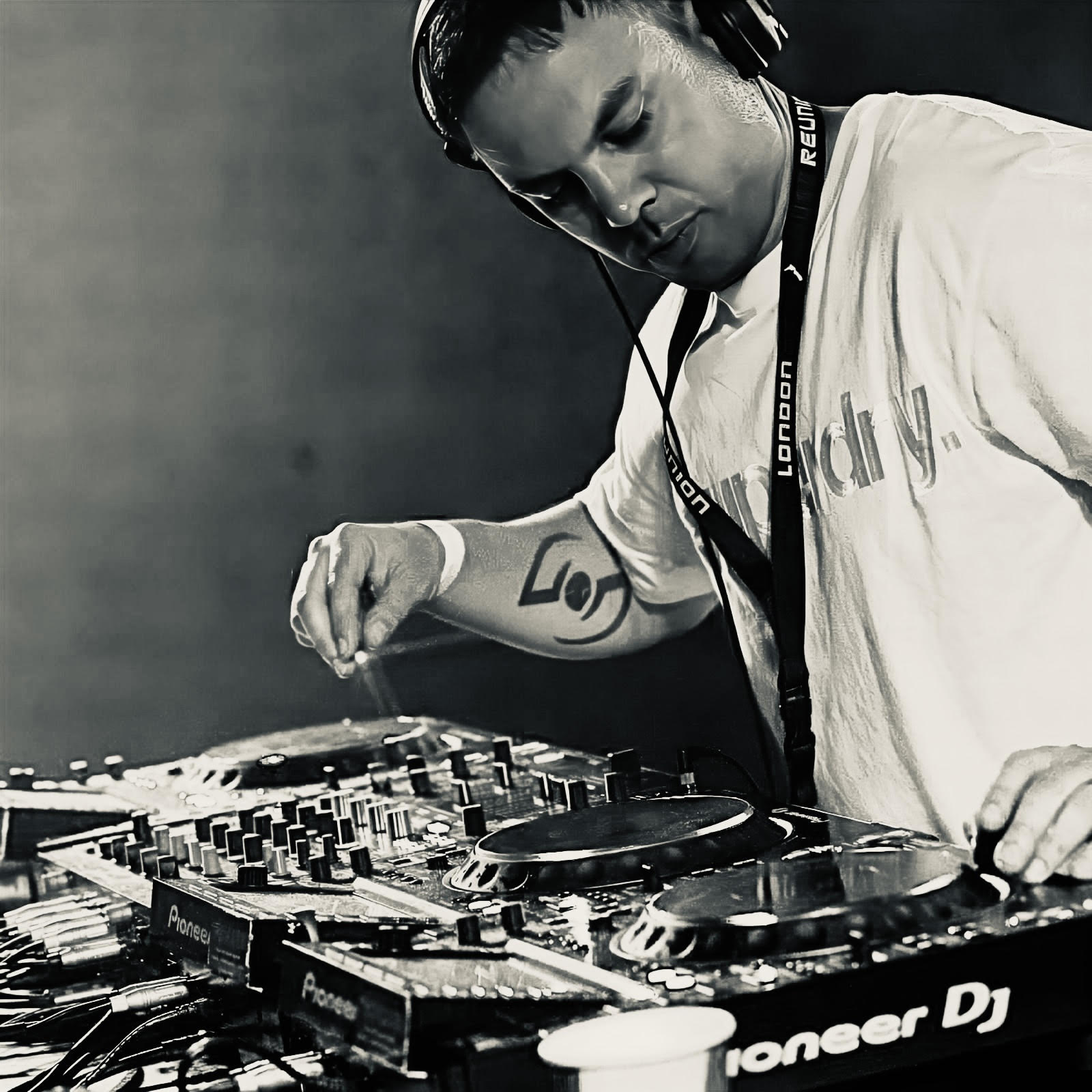 R-TRE artist photo